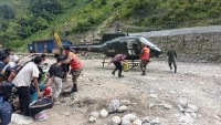 सेनाद्वारा रसुवामा फसेका ३५० मजदुरसहित ८८३ जनाको उद्धार