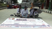 स्टाइपेन्ड एकरूपता विवाद : इन्टर्न चिकित्सकको आमरण अनसन, आयोग भन्छ- छलफल गर्दैछौं