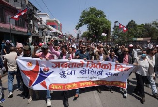 सत्तारुढ एमालेको प्रदर्शन, सामाजिक संजालमा आलोचना