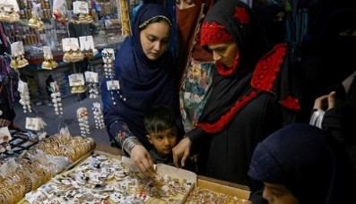 आज इस्लाम धर्मावलम्बीले ‘ईद उल फित्र’ अर्थात् ईद पर्व मनाउँदै, देशभर सार्वजनिक विदा