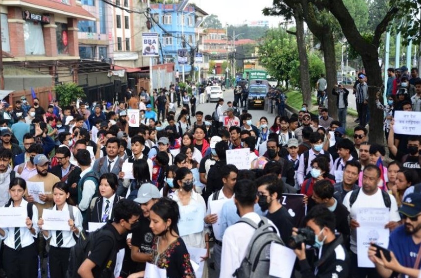 जनताको आक्रोशले ढालेको ओलीको सर्वसत्तावाद