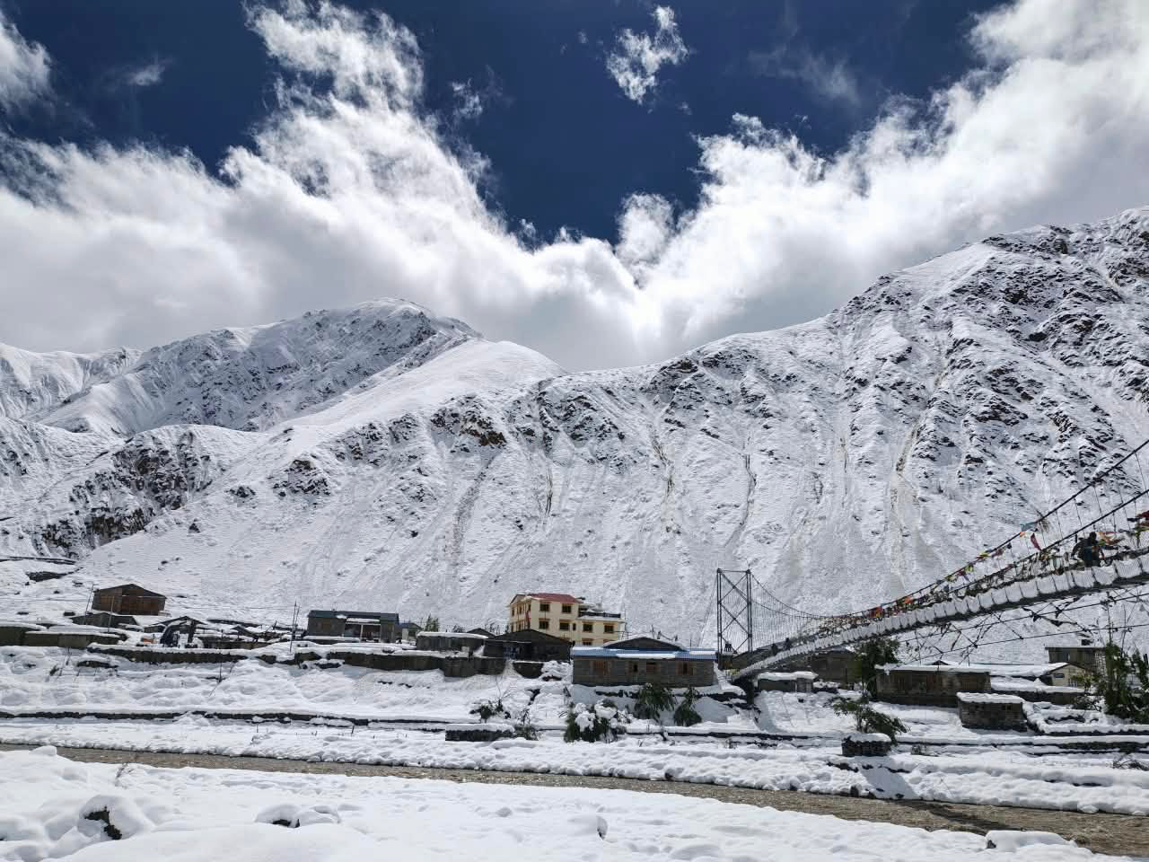 चीनसँगको सीमा जोड्ने सिमकोट–हिल्सा सडकखण्डमा जमेको हिउँ पन्छाउन सुरु 