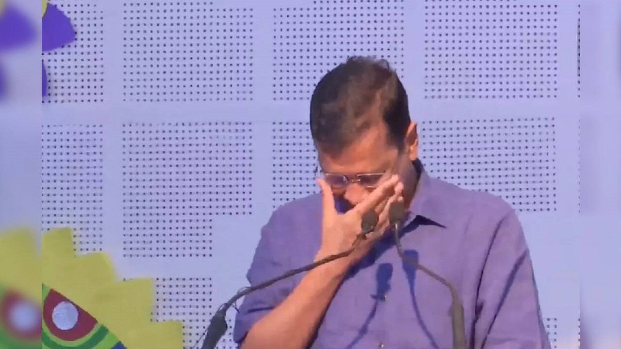 नरेन्द्र मोदीको अत्याचारबाट निस्किएका केजरिवालका आँसु