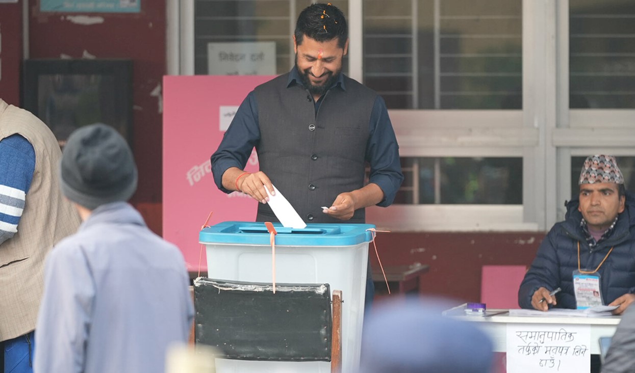 रवि लामिछानेले गरे मतदान