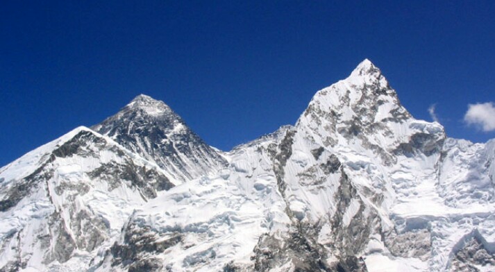 अब एक्लै हिमाल चड्न नपाइने