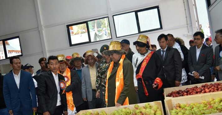 प्रधानमन्त्रीद्वारा स्याउ फार्म उद्घाटन