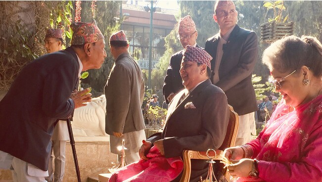 निर्मल निवासमा राजाको हातबाट टिका लगाउनेको भिड