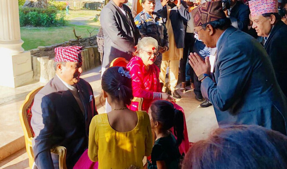 राप्रपा अध्यक्ष कमल थापाद्वारा राजा ज्ञानेन्द्र शाहबाट टिका ग्रहण