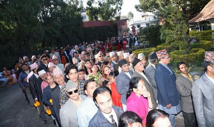 दलहरु निकम्मा बन्दा पूर्वराजा र राजतन्त्रप्रति आकर्षण बढ्दो