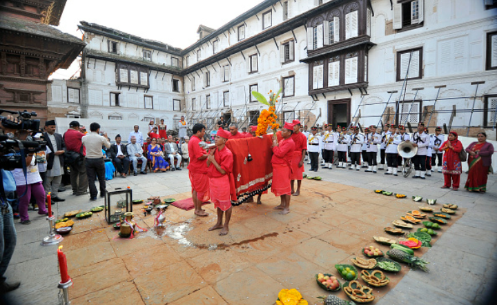 नवदुर्गाका सहायक फूलपाती यसरी भित्र्याइन्छ