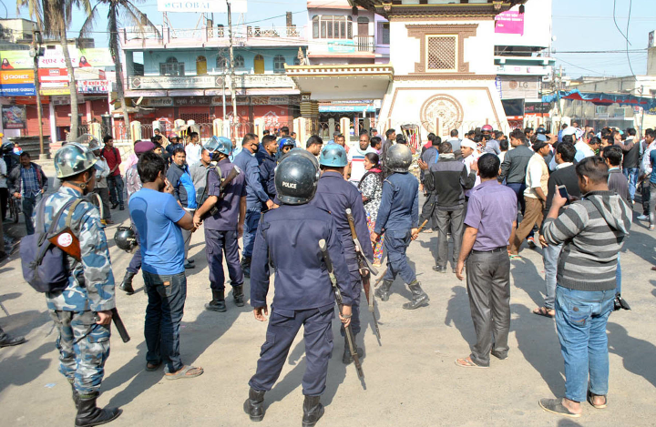 झडपपछि गाउँका अधिकांश पुरुष भारततर्फ
