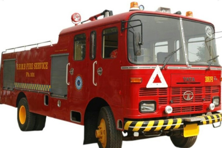 पानीबिनाको दमकल आगो निभाउन पुगेपछि