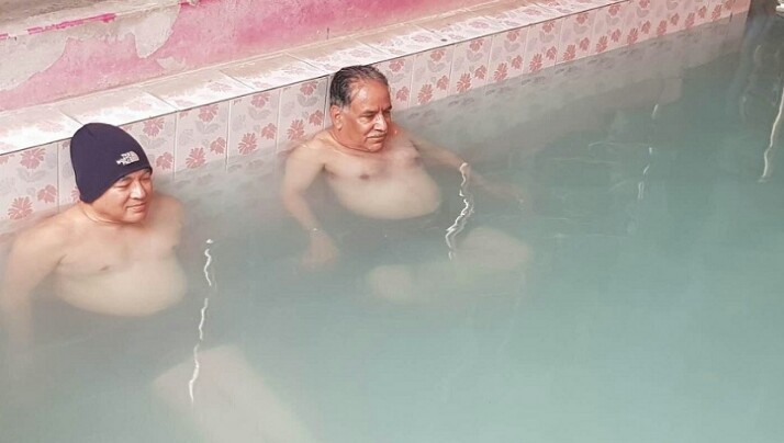 पत्नी सीताको उपचारका लागि गृहमन्त्रीसहित म्याग्दी पुगे प्रचण्ड