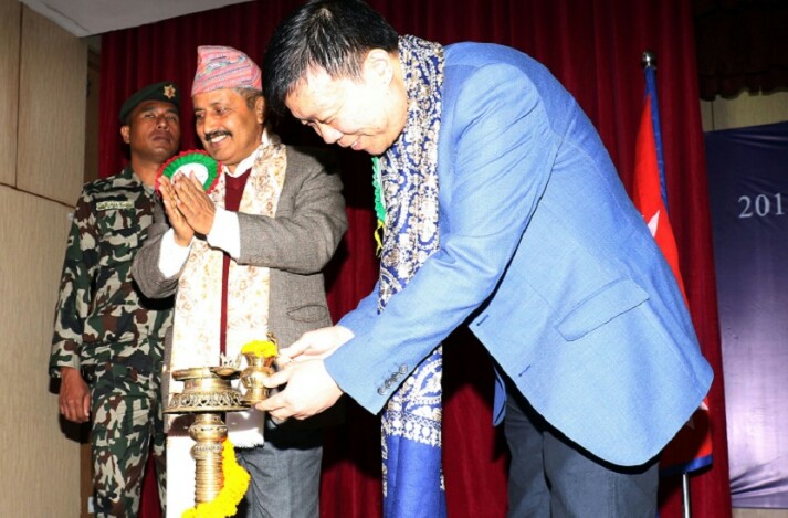 चिनियाँ भाषाको विद्यार्थी बन्दै नेपाली शिक्षक