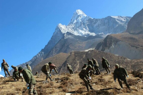 नेपाली सेनाद्वारा आमालब्लम हिमाल सरसफाई