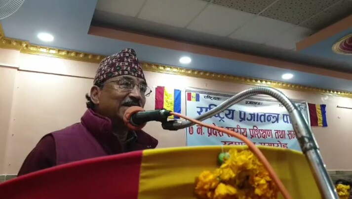 राजा नाच्दा हल्लिने यो कस्तो गणतन्त्र हो ? थापा