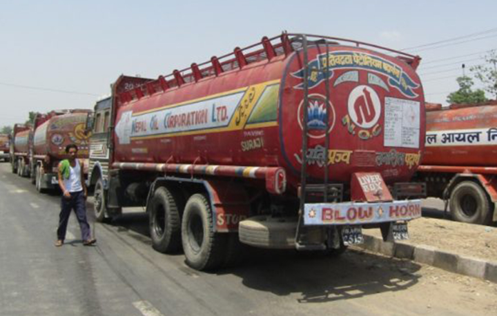 करोडौं मूल्यको तेल ‘चोर्न’ पाउनुपर्ने भन्दै आन्दोलन