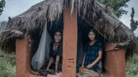 कठ्याङ्ग्रिँदो चिसोमा पनि महिनावारी हुँदा खुला आकाशमुनि