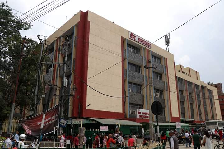 वीर अस्पतालमा इमर्जेन्सीका बिरामीको उपचार र बेवारिसे शव एकै ठाउँ