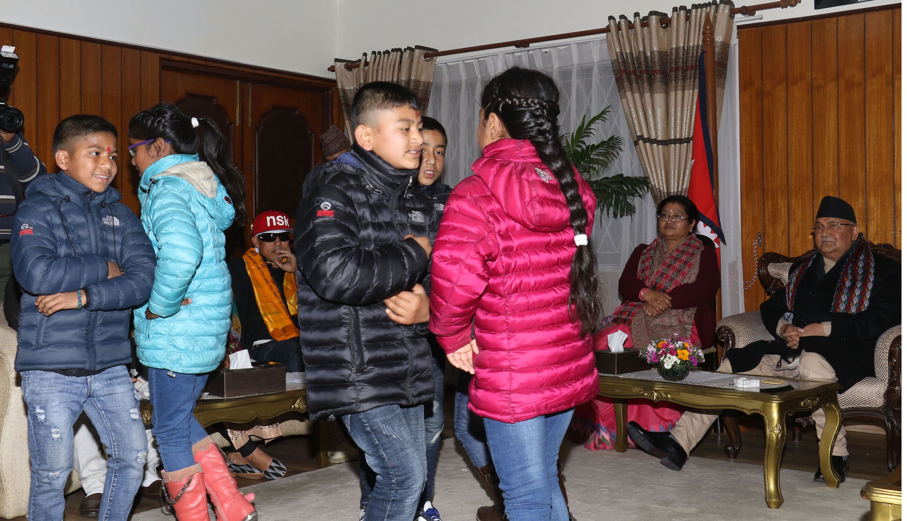 प्रधानमन्त्री निवासमा पूर्वपश्चिम रेल