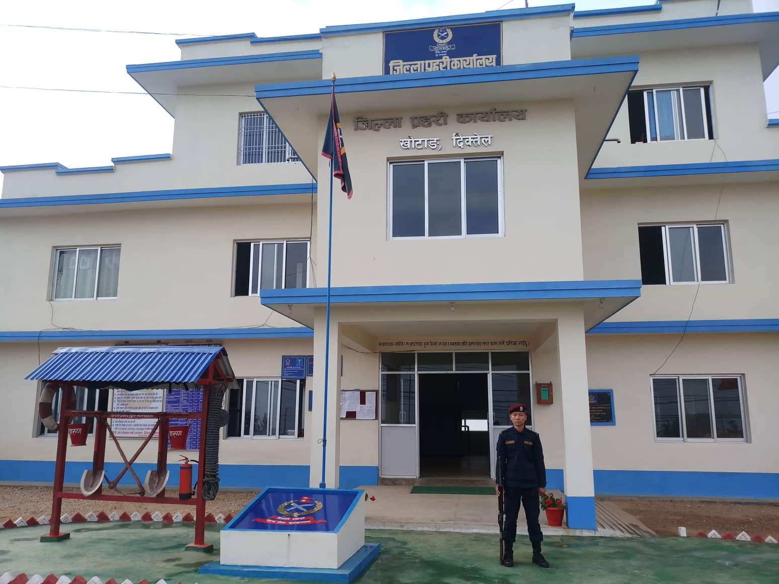 सामाजिक काम गर्दै खोटाङ प्रहरी