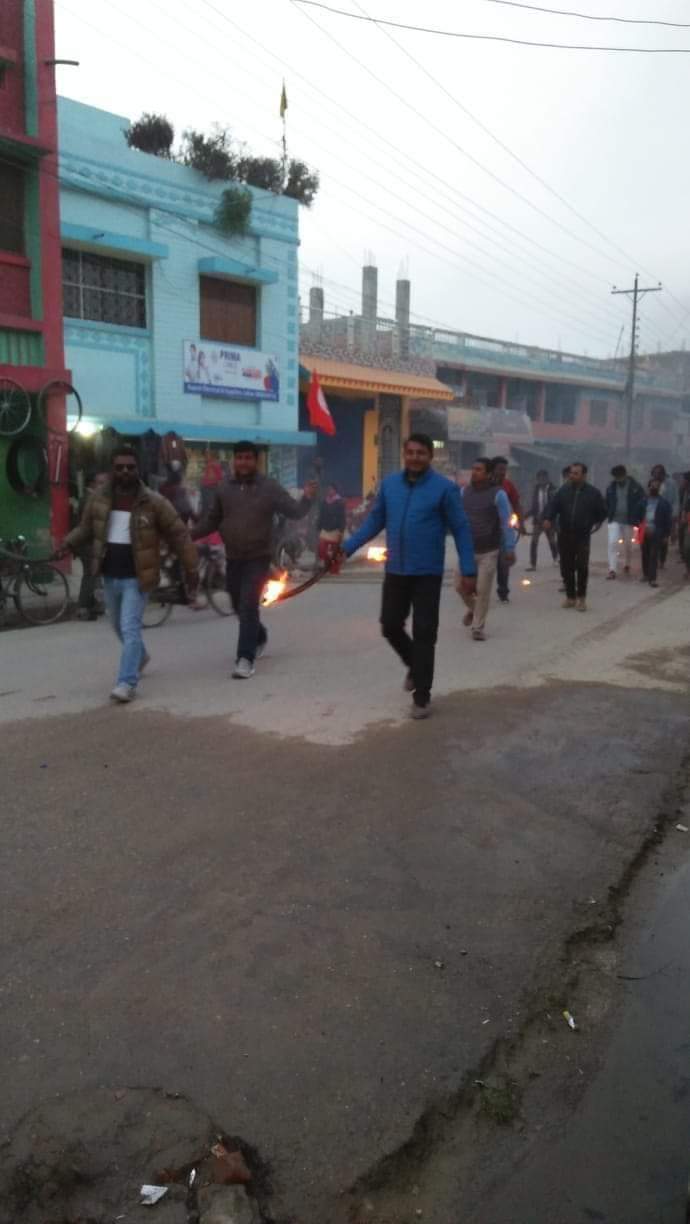 प्रधानमन्त्री ओली विरुद्ध लहानमा नेविसंघको मशाल जुलुस