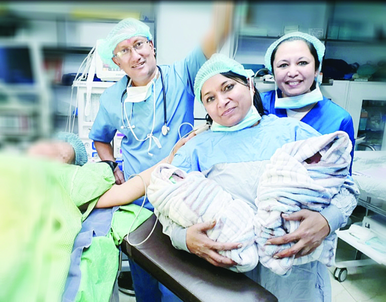 काठमाडौँकी एक महिलाको ५४ वर्षमा जुम्ल्याहा टेस्टट्युब बेबी