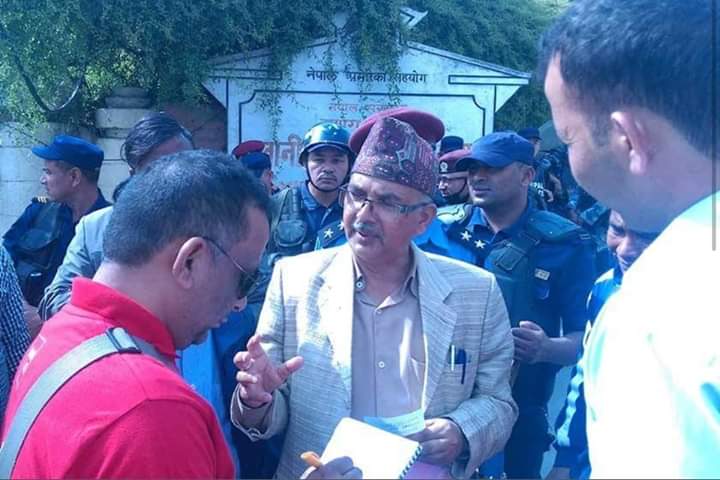 फणीन्द्र नेपाल प्रहरीको निगरानीमा, अझै घर वरिपरि सादा पोशाकका प्रहरी