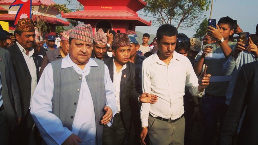 अब राजा ज्ञानेन्द्रले पहाडी जिल्लाको भ्रमण गर्दै