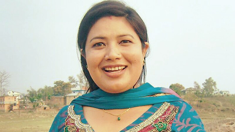 एसईई परीक्षा दिँदै सांसद शान्ता चौधरी , लक्ष्य पीएचडी