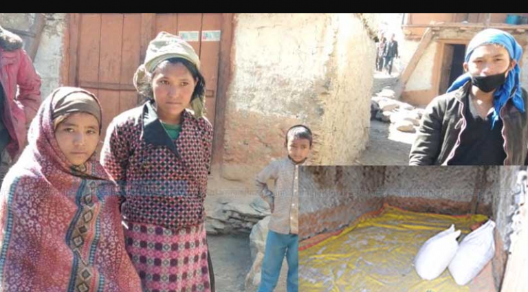 दुई दिन हिँडेर चामल किन्‍न गएकी जूनकला रुँदै फर्किइन्…