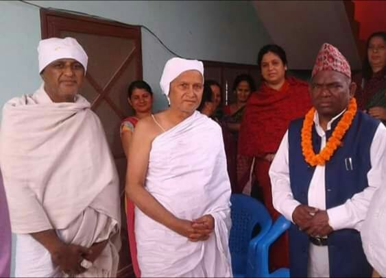 माला लगाएर किरियापुत्री भेट्न पुगेपछि मन्त्री पण्डितकाे चर्काे आलाेचना