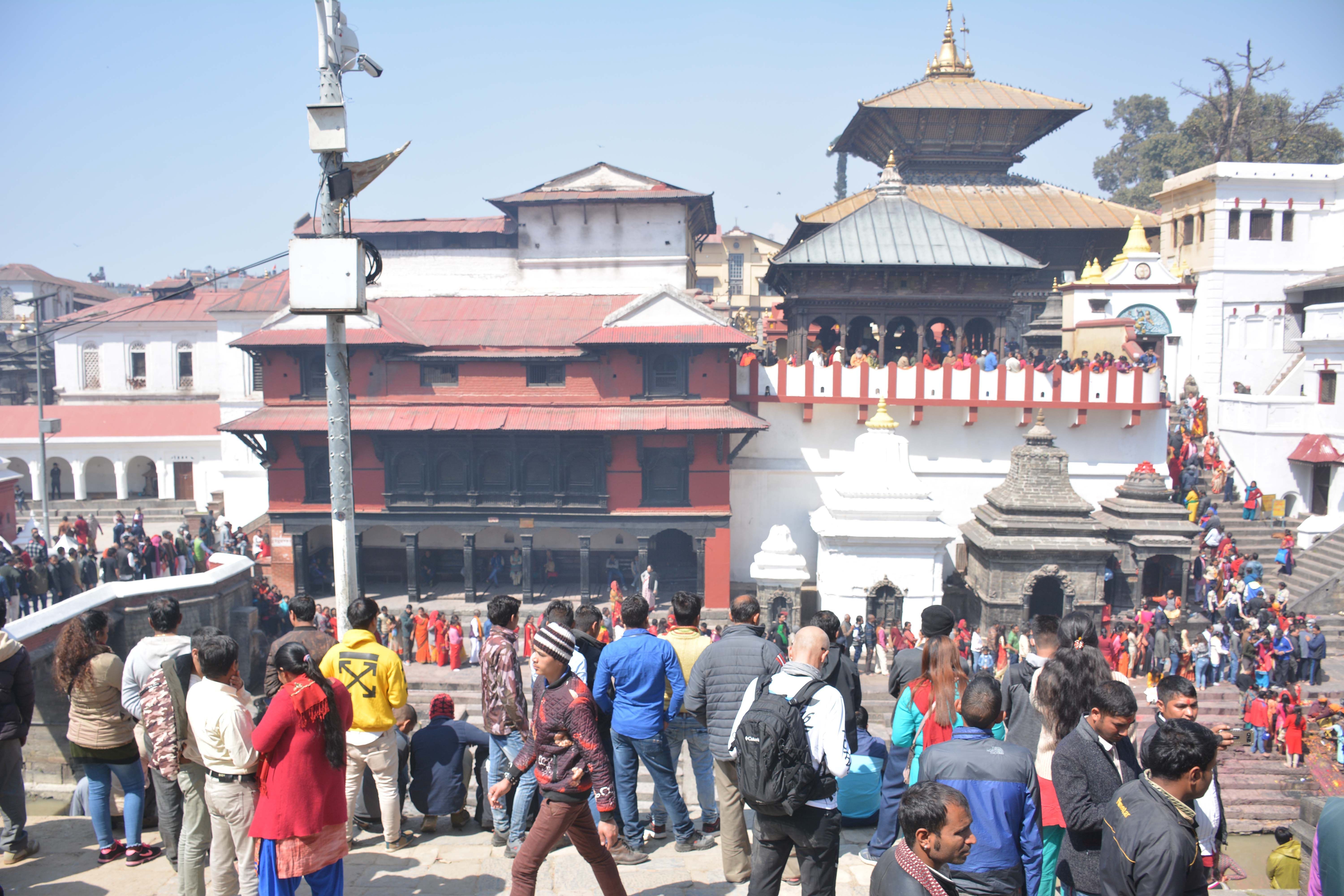 पशुपतिमा दर्शनार्थीको घुइँचो, व्यवस्थापन फितलो