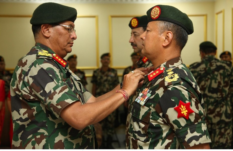 प्रधानसेनापतिद्वारा रथी तण्डुललाई दर्ज्यानी चिन्ह प्रदान