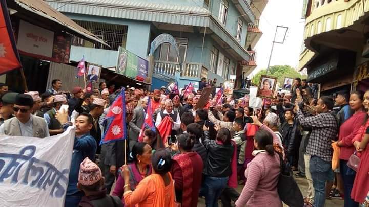 हाम्रो राजा हाम्रो, देश प्राणभन्दा प्यारो छ भन्दै राजाको भव्य स्वागत