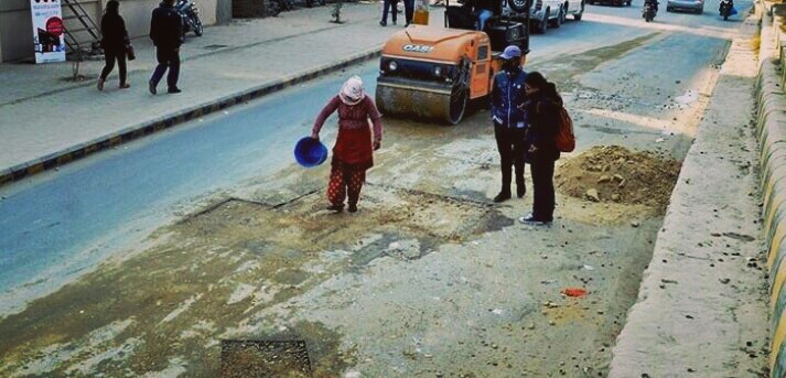 भत्काउनपर्ने सडकमा प्रधानमन्त्री आउने भएपछि सवा करोड खर्चेर अलकत्रा