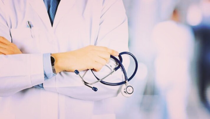 लाइसेन्स परीक्षामा पटकपटक फेल भएका डाक्टर पनि राष्ट्रपतिद्वारा विभूषित