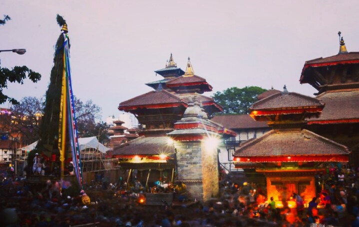 सेतो मच्छेन्द्रनाथको रथ हनुमानढोकामा