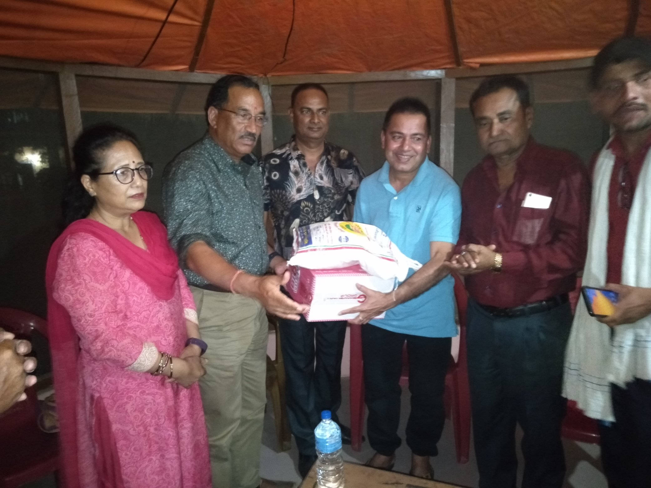 राहत सहित हावाहुरी पिडित भेट्न पुगे कमल थापा