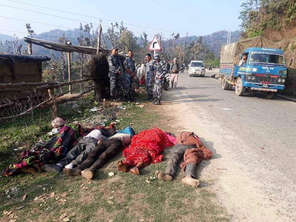 डडेल्धुरा बस दुर्घटना: यात्रु भन्छन् , बस सहचालकले चलाएकोले दुर्घटना भएको हो