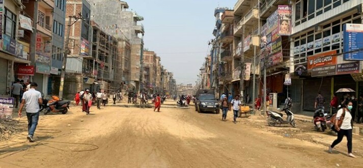 बौद्ध सडकमा कालोपत्र शुरु
