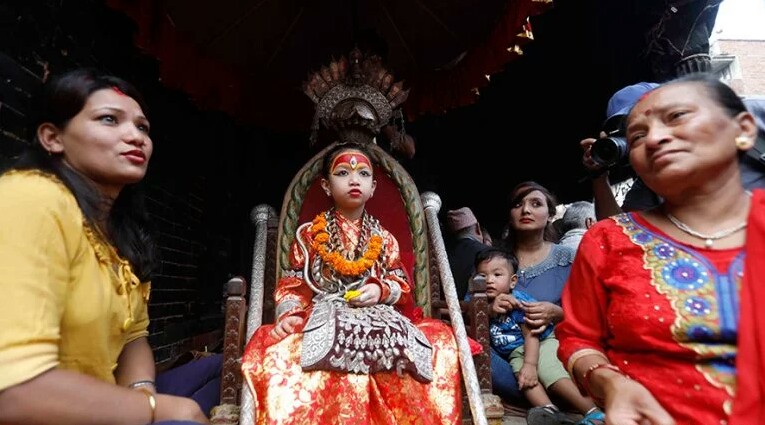 रातो मछिन्द्रनाथको रथबाट नरिबल खसालियो