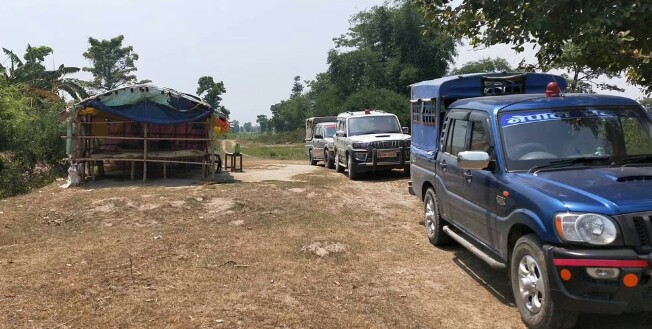 दसगजा अतिक्रमण गरेर निर्माण गरेको एसएसबी पोष्ट सशस्त्रले हटायो
