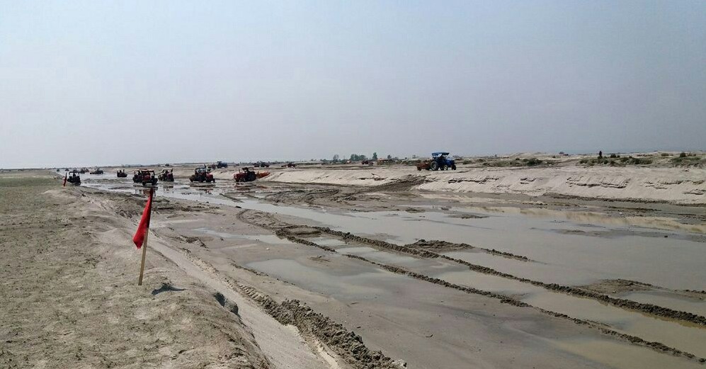 भारतीय पक्षले च्यानलमा पानी छोड्दा सप्तरीका ९० परिवार कोसीमा घेरिए