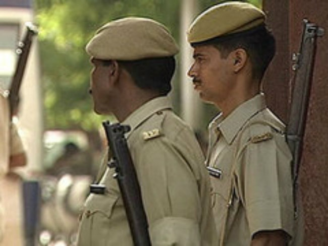 हतियारसहित आएका भारतीय प्रहरी टाेली फिर्ता