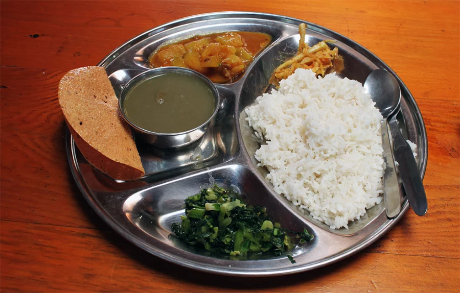 २५ रुपैयाँमै टन्न खाना खान पाईन्छ