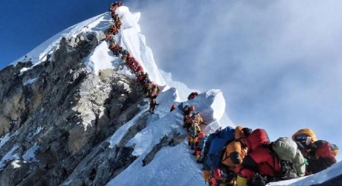 सगरमाथामा जाम बढ्दा मृतककाे संख्या पनि बढ्याे, यस सिजनमा १० जनाको मृत्यु