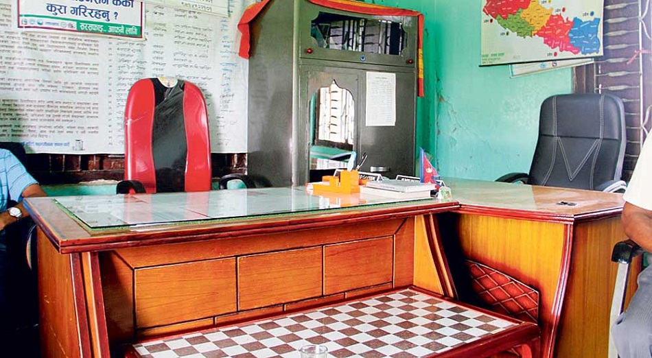 भारतीयलाई नागरिकता दिने वडाध्यक्षसहित सचिव फरार हुँदा वडाको काम प्रभावित