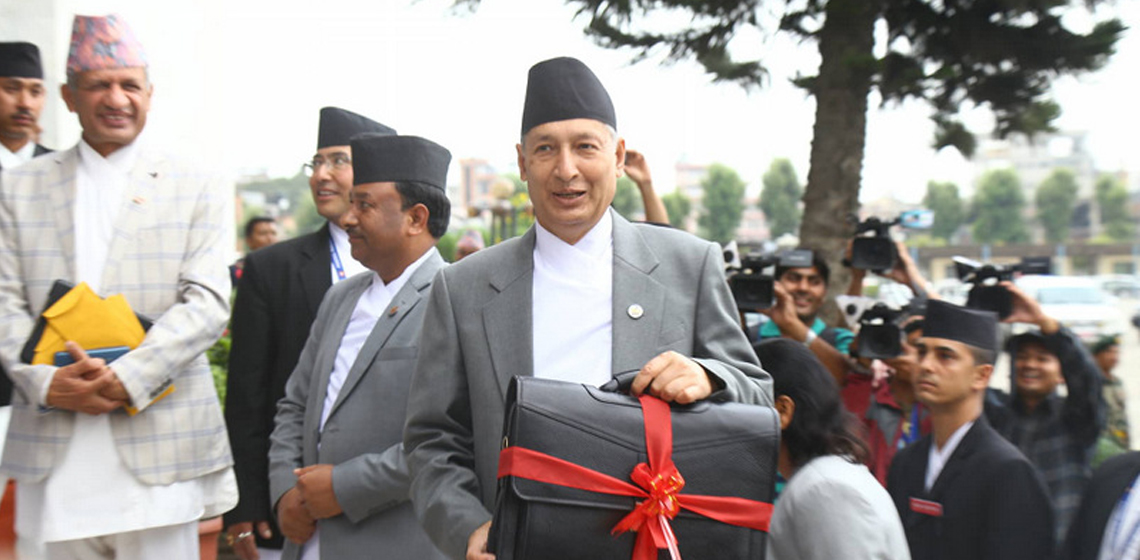 चुरोट र मदिरामा मात्र होइन, पेट्रोलियम, खाद्यपदार्थ तथा सिमेन्ट र रडको पनि मूल्यवृद्धि