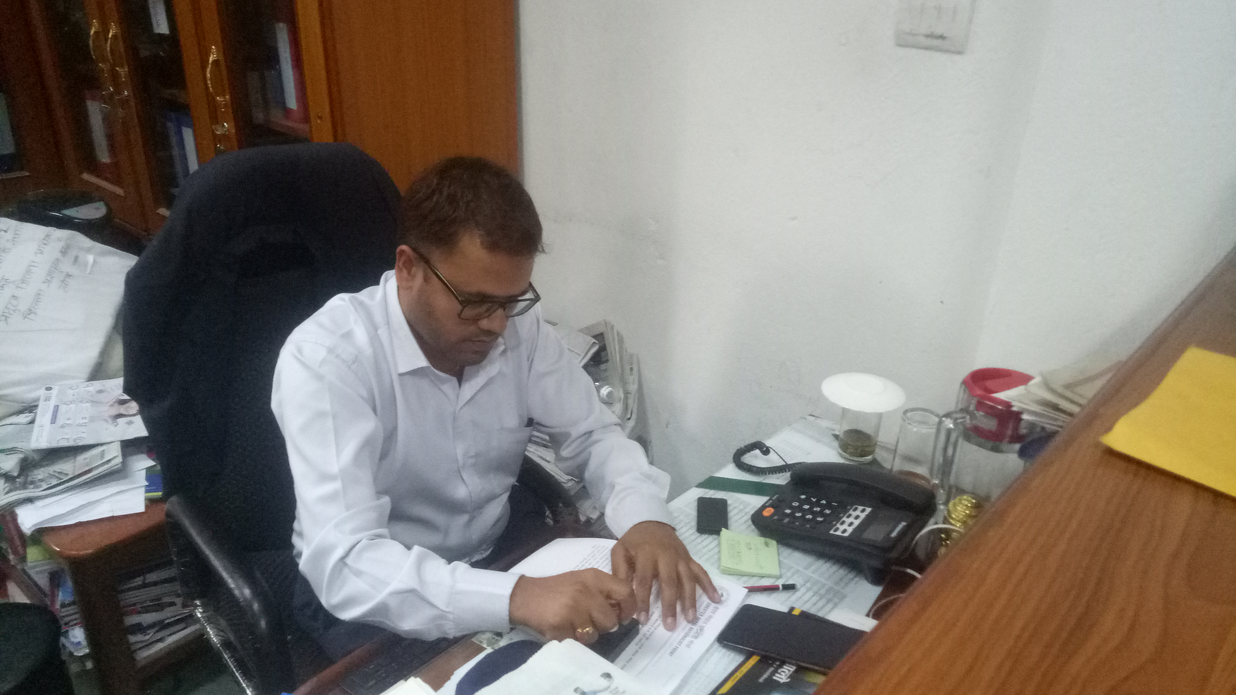 गुमेको जमिन फिर्ता माग्न बेलायतमा रहेका नेपाली प्रधानमन्त्रीलाई ज्ञापनपत्र